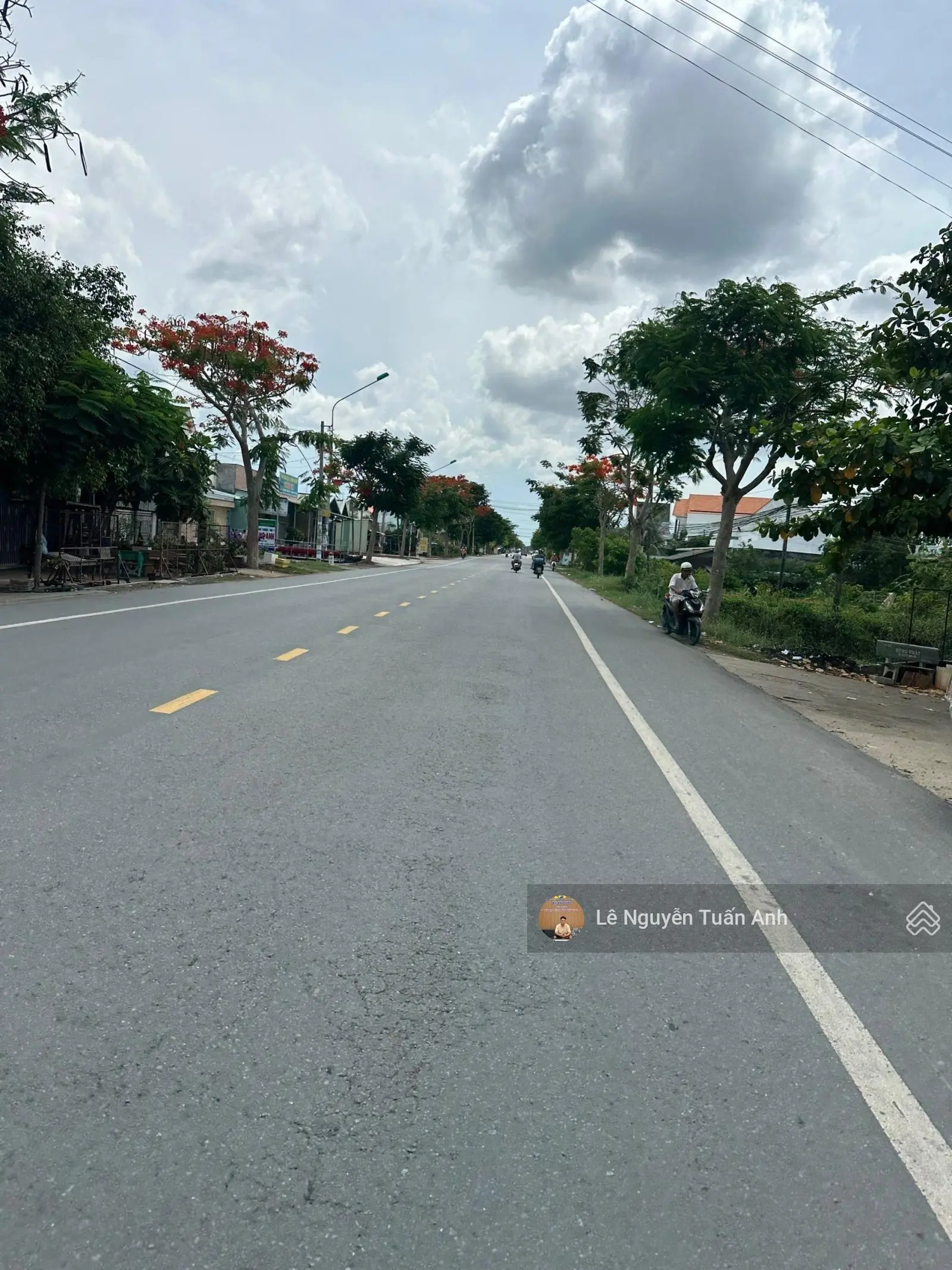 Cần bán gấp MT Quốc Lộ 50, gần chợ Cần Đước, Long An. Diện tích 100m2, SHR, full thổ cư