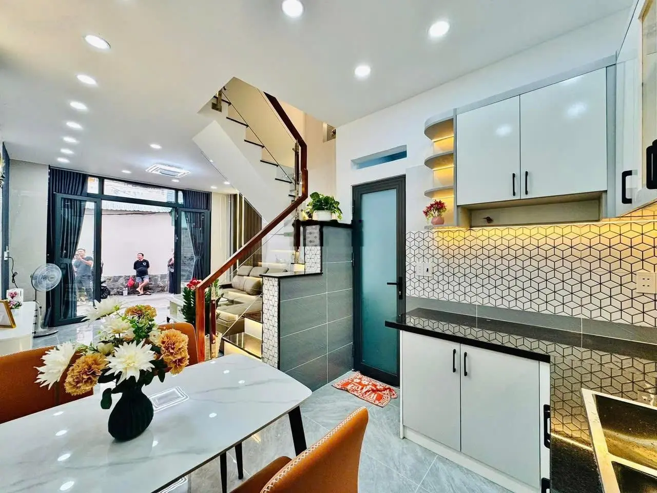 Nhà đẹp giá sốc Trần lựu, Q.2, HXH, SHR, tặng nội thất cao cấp, giá 2 tỷ 3, Lh: Thái 0947489255.