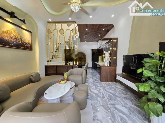 Bán nhà Lạc Long Quân, P10, Quận 11. SHR, pháp lí chuẩn