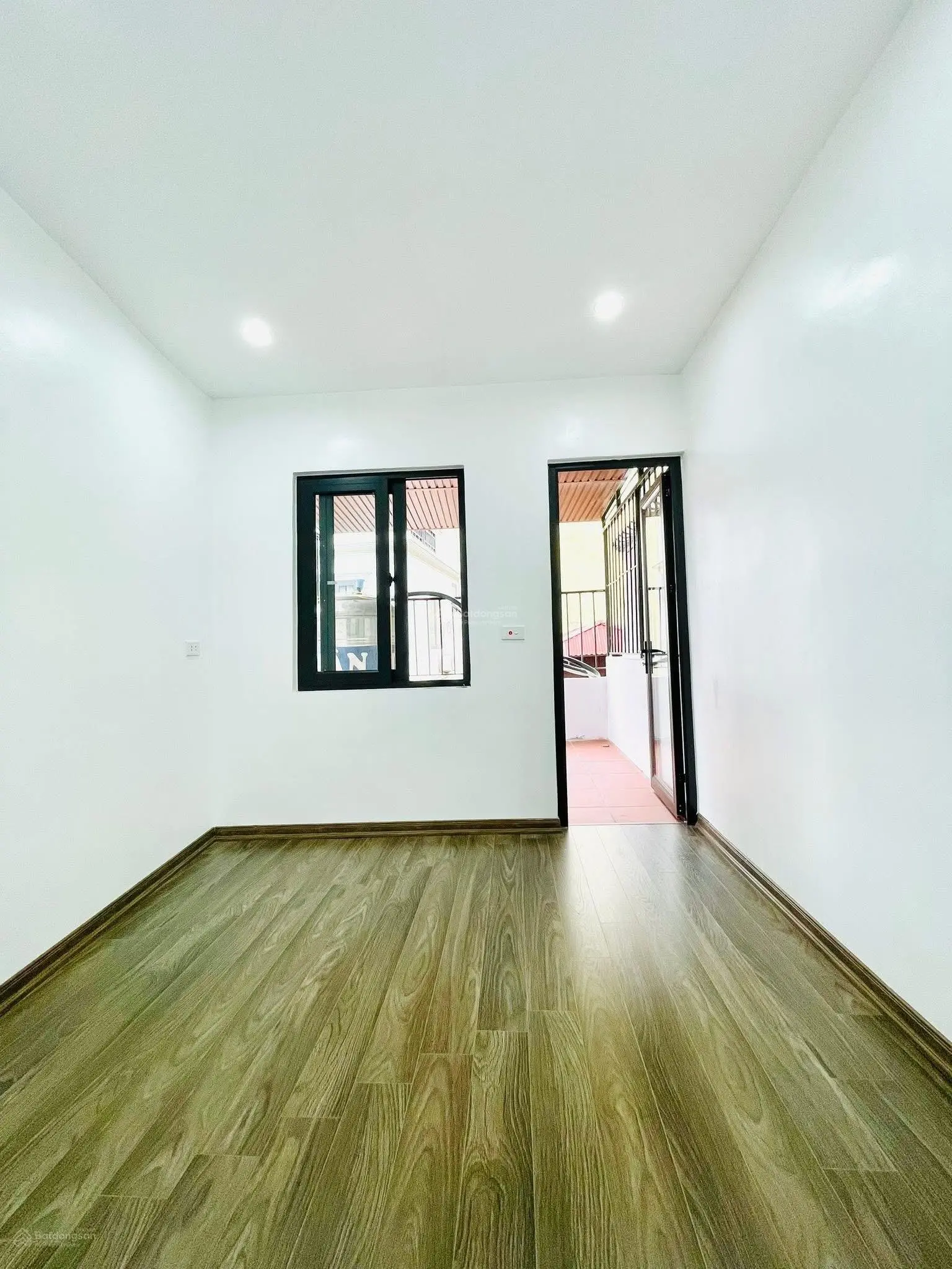 8,6 tỷ có siêu phẩm mặt phố Đống Đa Nhà 5 tầng mới đẹp, vỉa hè kinh doanh tấp lập