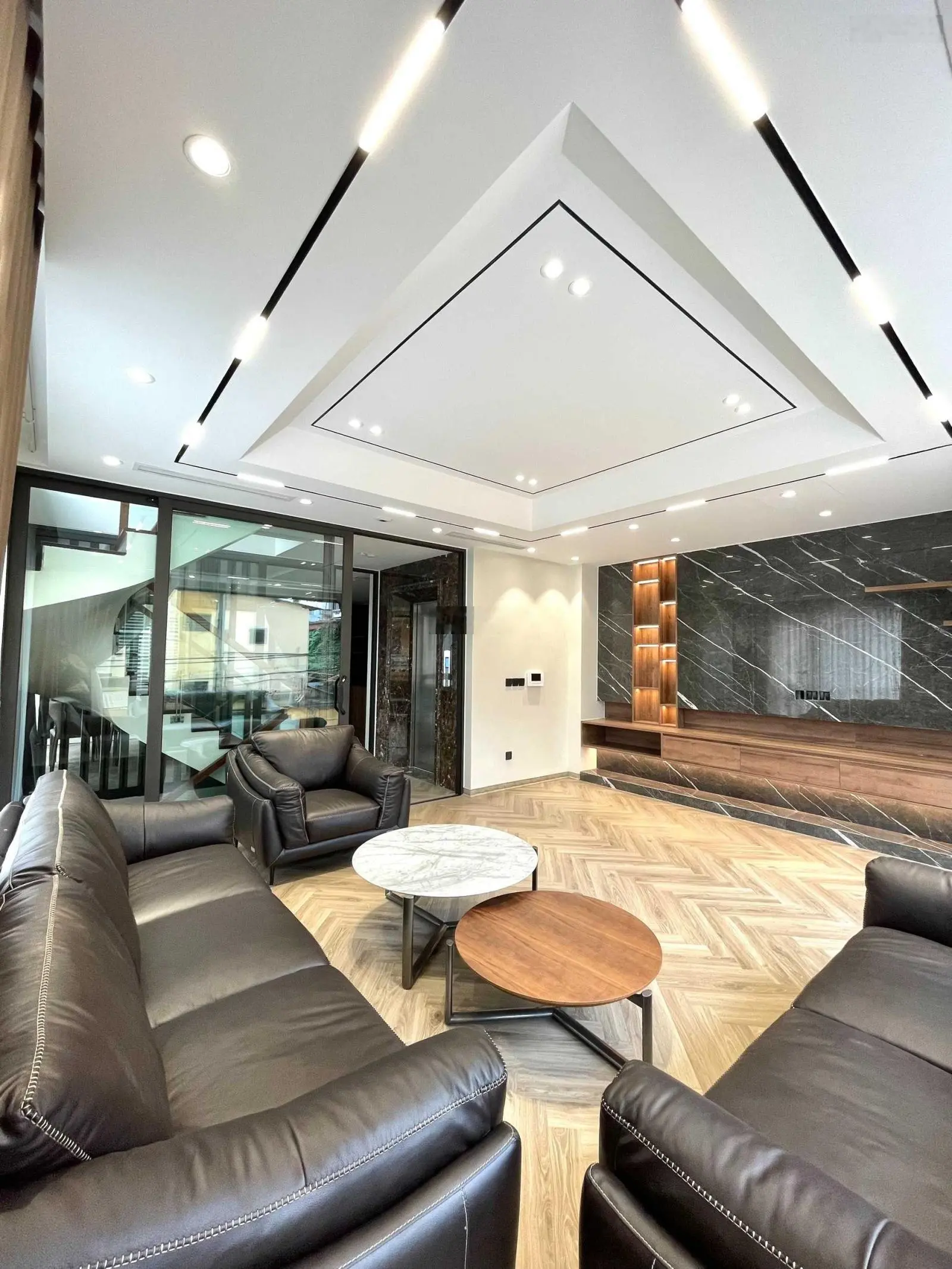 Nhà đẹp Nguyễn Sơn, Gia Thụy, Long Biên, 69m2, MT rộng, 7 Tầng, Lô góc, 2 Thoáng, LH: 0988 312 ***