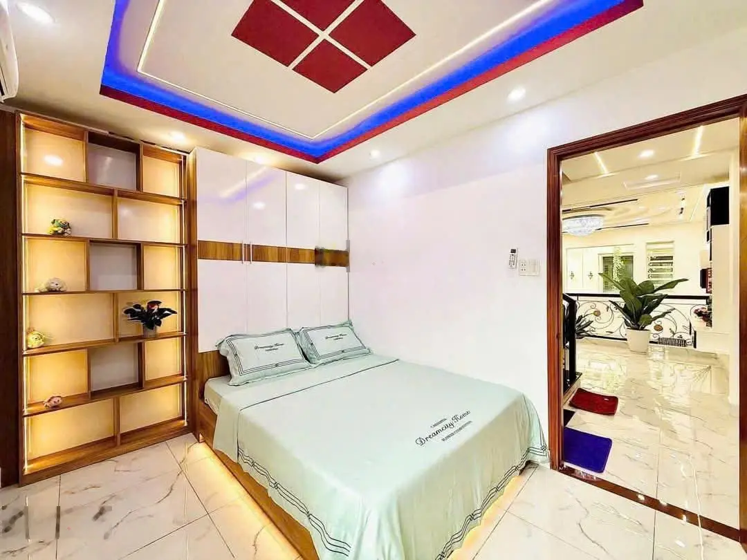Chủ cần bán gấp nhà hẻm ô tô Phạm Văn Chiêu Gò Vấp 56m2, 1 trệt 3 lầu 5PN 6WC giá 2ty950, SHR