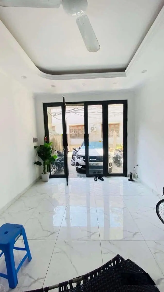 Nhà Mới Vị Trí Đẹp Ôtô Dừng Đỗ Cửa . Mặt Tiền KD Dt 32m5t MT3.8m 6.8ty Phố Lĩnh Nam.Quận Hoàng Mai