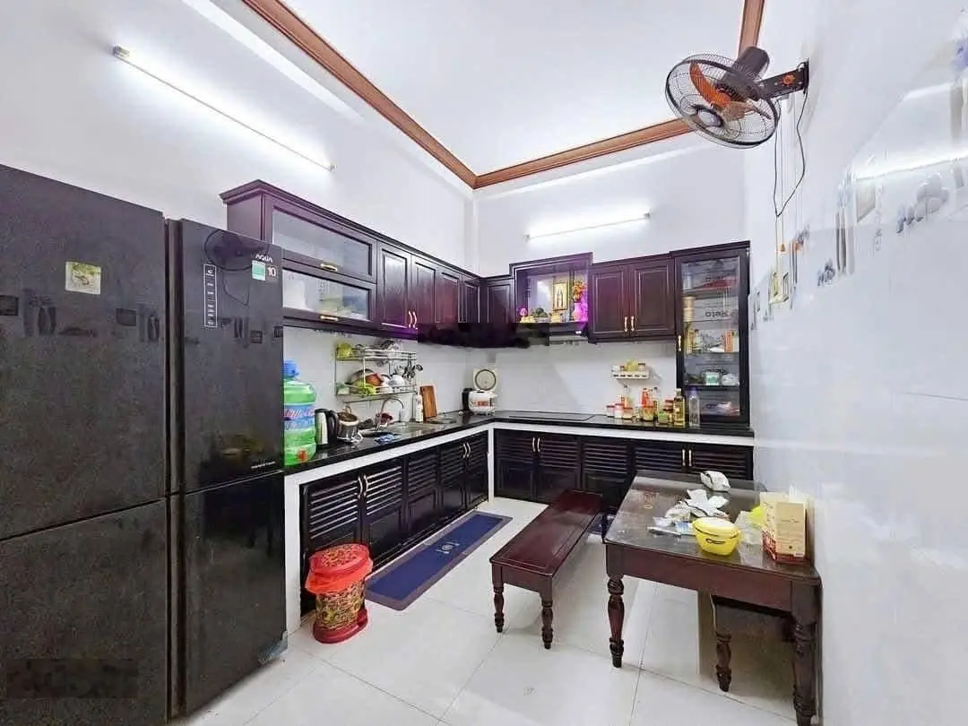 Nhà 3 tầng Mặt Tiền đường Hòa Minh 10, sát biển Nguyễn Tất Thành, gần chợ Trần Đình Tri.