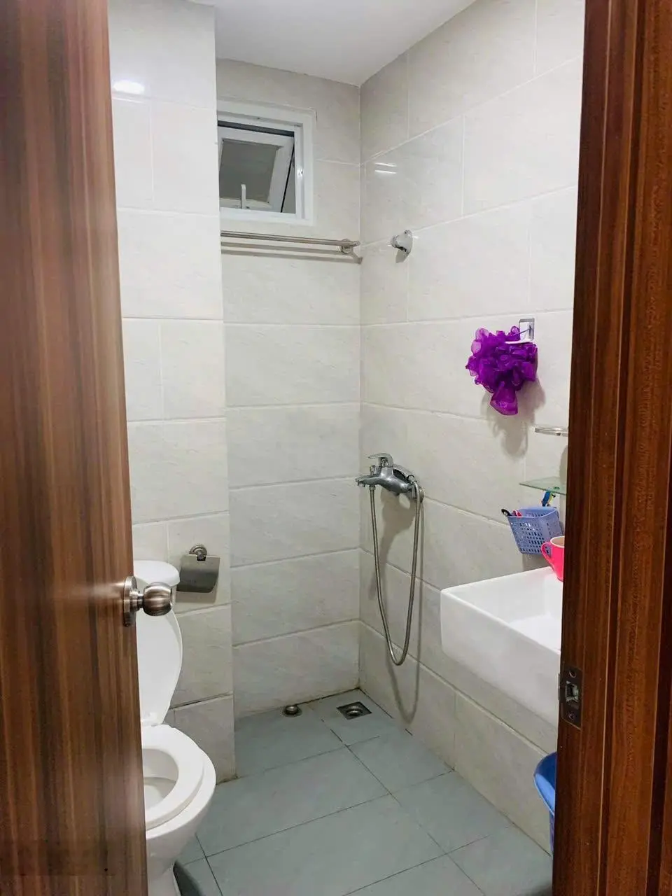 Bán gấp căn hộ 2Pn 2WC 57m2, giá chỉ 1,190 bao thuế phí, Có nội thất gỗ-093201326
