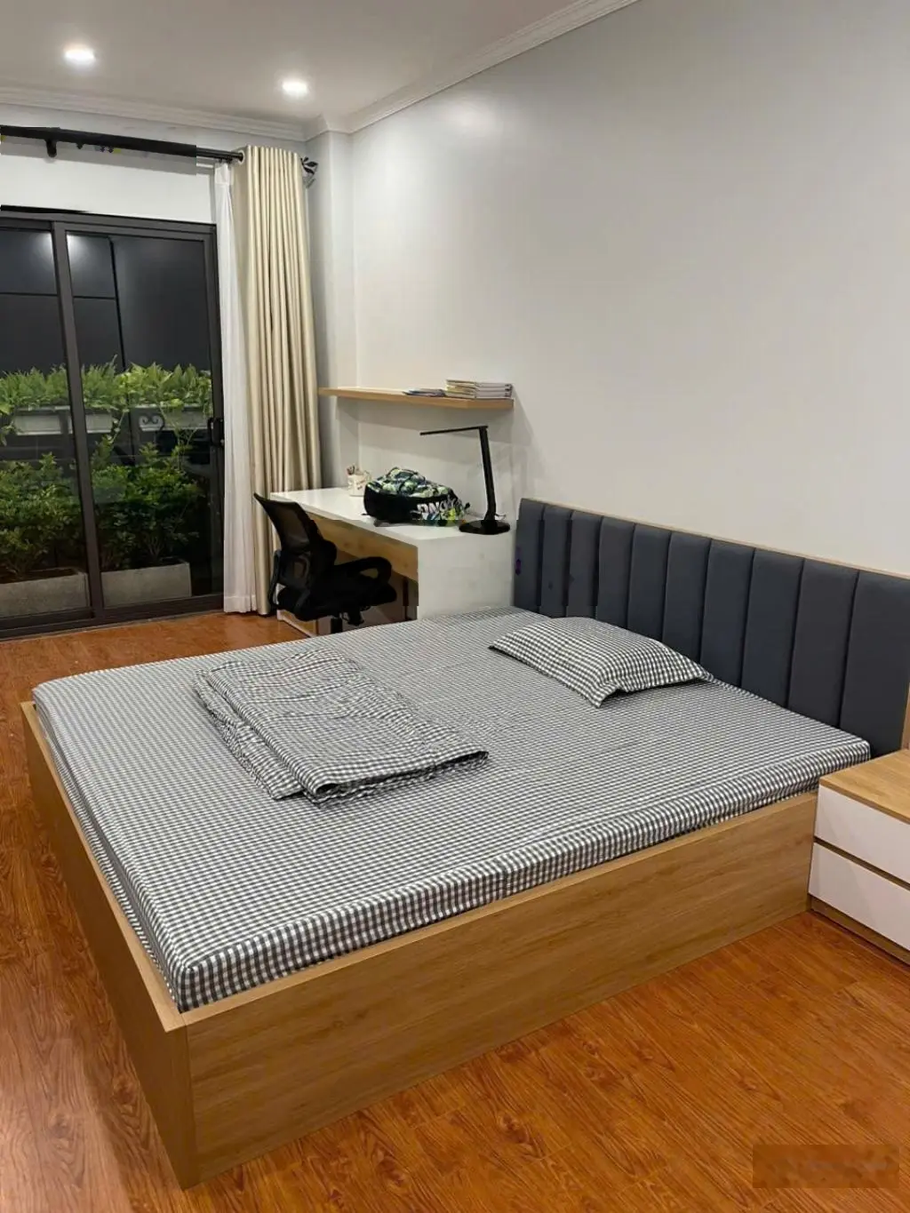 Bán nhà thạch bàn dân xây 40m 5 tầng gần oto ,trường học full nội thất giao thông thuận tiện