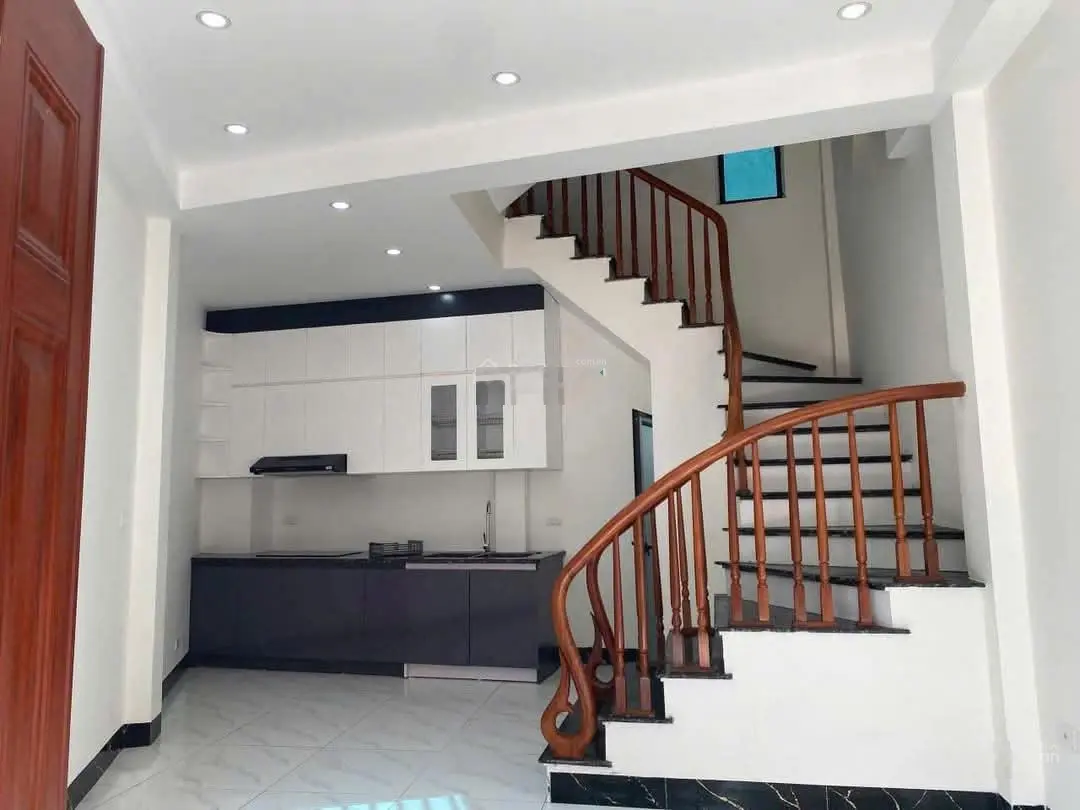 Siêu hot! Lô góc 2 mặt thoáng giá chỉ 2.5 tỷ, 4 tầng, 33m2. Di chuyển QL6 khoảng 1km. Lh 0966929600