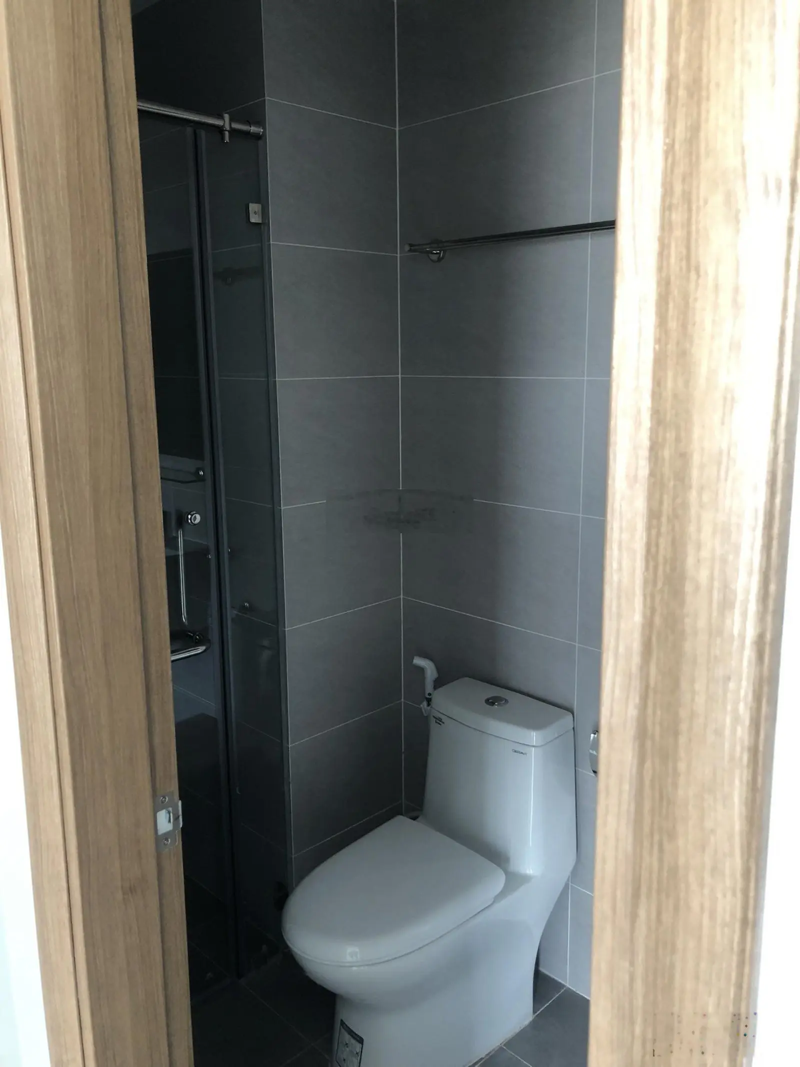 Kẹt vốn bán gấp Bcons Green View 2PN - 1WC view ngoài, trả trước 320 tr nhận nhà 1,6 tỷ