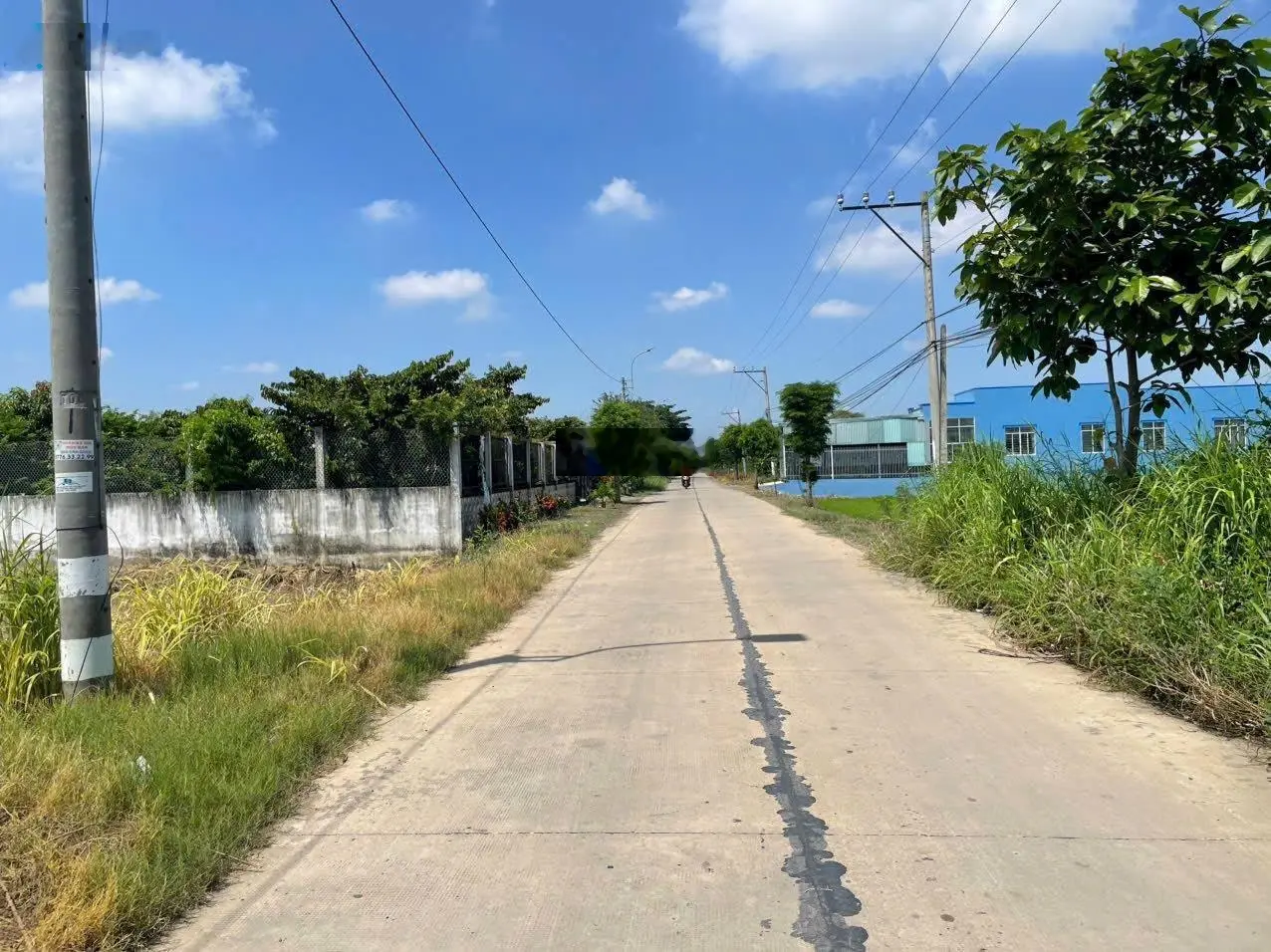 Chính chủ gửi bán 240m2 đất thổ cư, mặt tiền đường xe tải chạy, sổ hồng riêng, giá rẻ