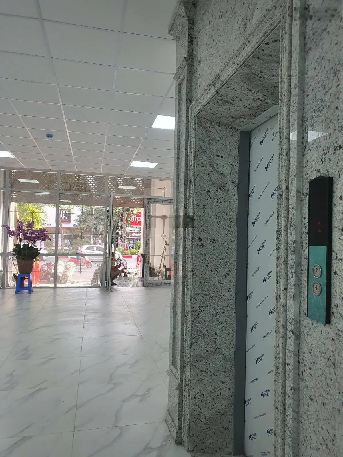 Bán tòa nhà CHDV cạnh trường ĐH Công nghiệp Hà Nội, ô tô thang máy doanh thu 56tr/t 7T, 9.9 tỷ