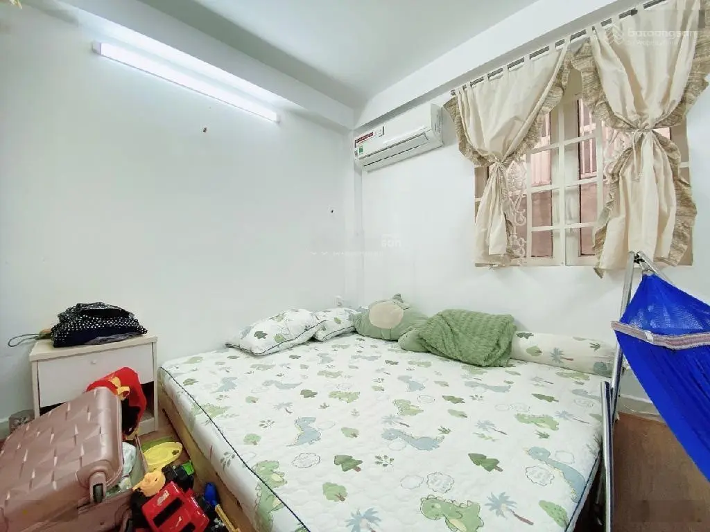 Bán nhà 3 tầng hẻm 3m đường 3/2 Q10, DT (4x13) 50m2. Giá 8,7 tỷ