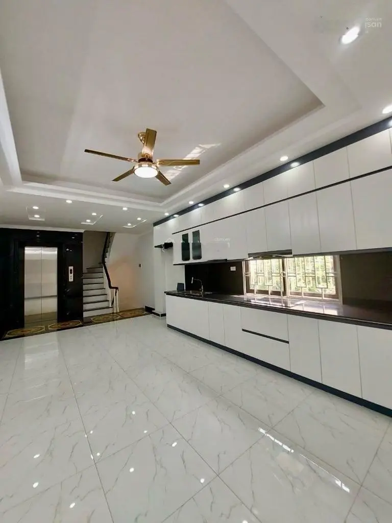 Chính chủ bán nhà đẹp phố ngô gia tự.long biên.5 tầng thang máy.full nội thất.đường thông ôtô tránh