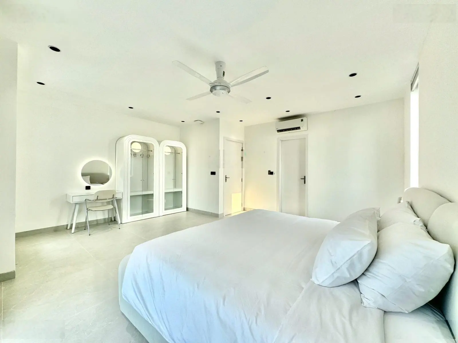 Villa 3MT Chương Dương 1300m2 view sông vườn khủng, siêu hồ bơi, full nội thất, trên 100tr/tháng