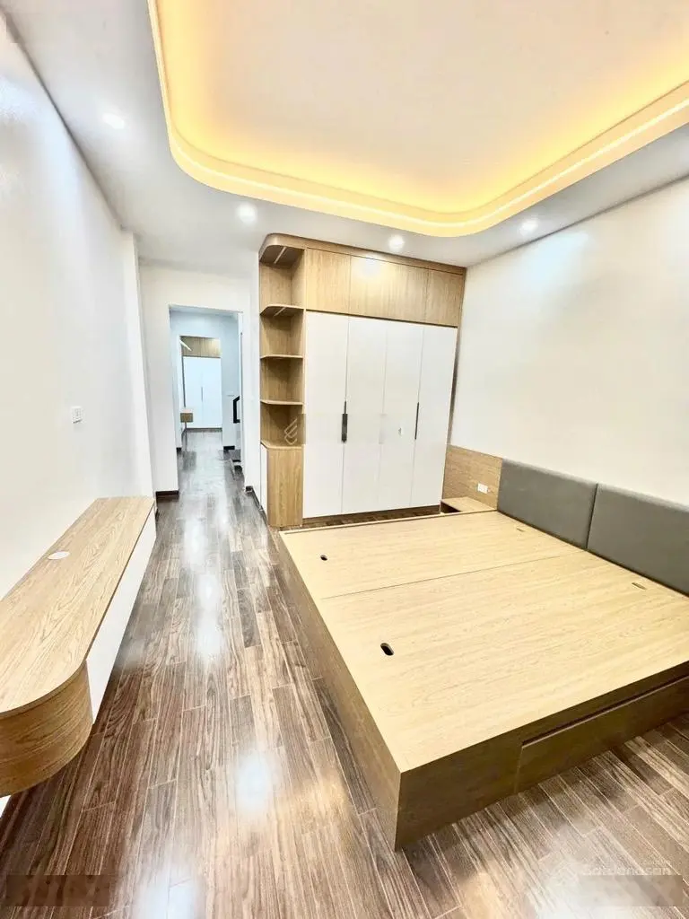 Cầu Giấy bán nhà mới, ngõ kinh doanh tấp nập, chủ thân thiện, sổ cất két sẵn sàng giao dịch