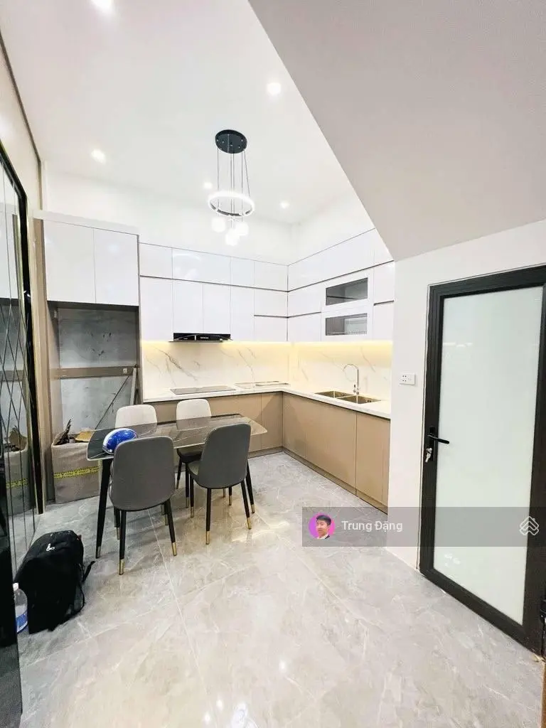 Nhà đẹp Hoàng Mai - 20m ra ô tô - 45m2 chỉ hơn 7 tỷ - nội thất mới kính coong