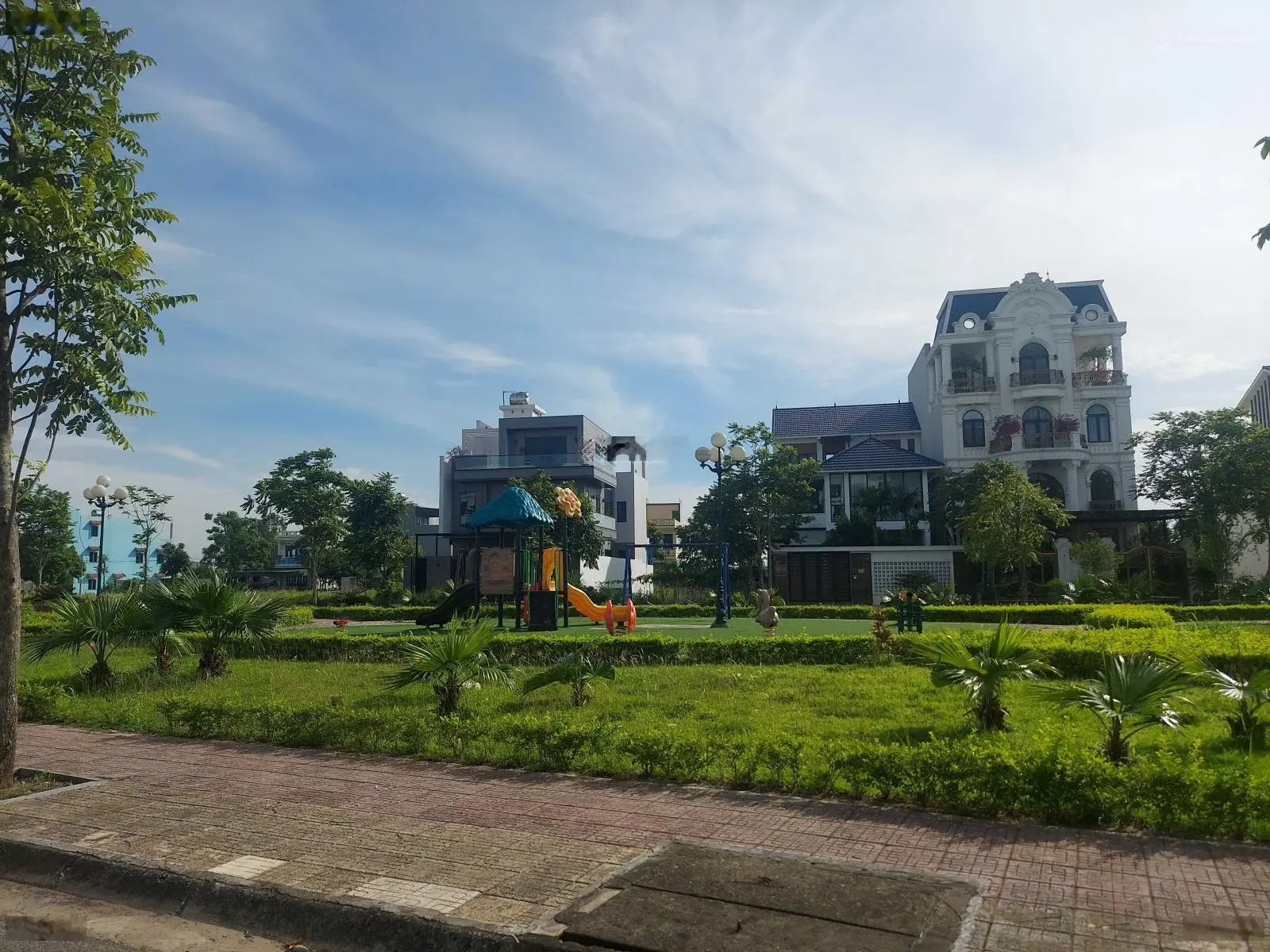 Bán đất KĐT Trần Hưng Đạo 90m2 MT 5m, phân lô, kinh doanh 2 mặt thoáng, giá 4.3 tỷ
