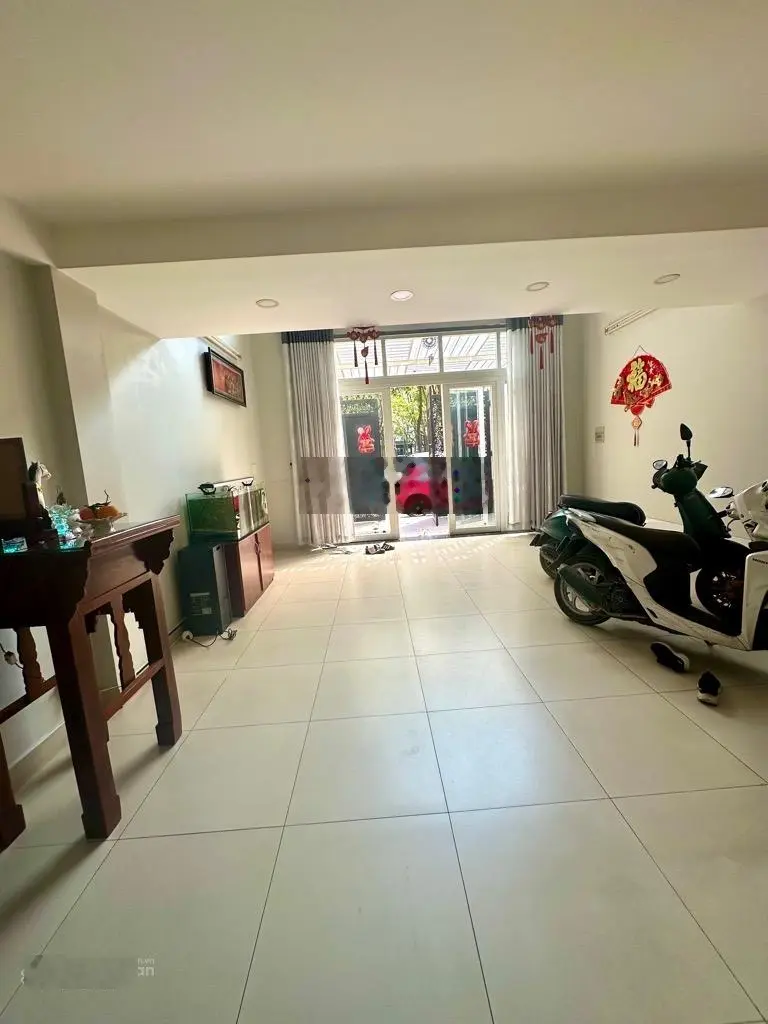 Bán nhà sát bên phú mỹ hưng, dt 5x20m2, 5 tầng, 5pn, mt đường, giá 17.1 tỷ.