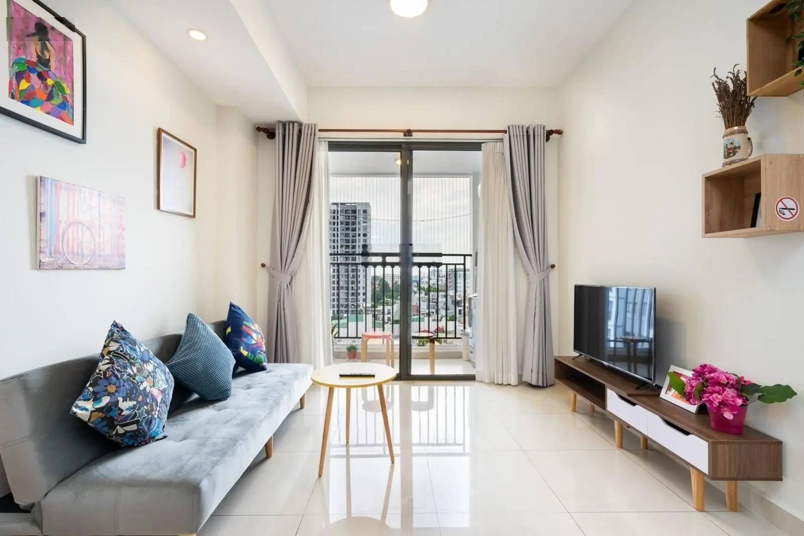 Cần bán gấp căn hộ 83m2, giá bán 5,9 tỷ trừ lại 5%, hướng ĐN đẹp 0908 457 *** gặp Linh Novaland