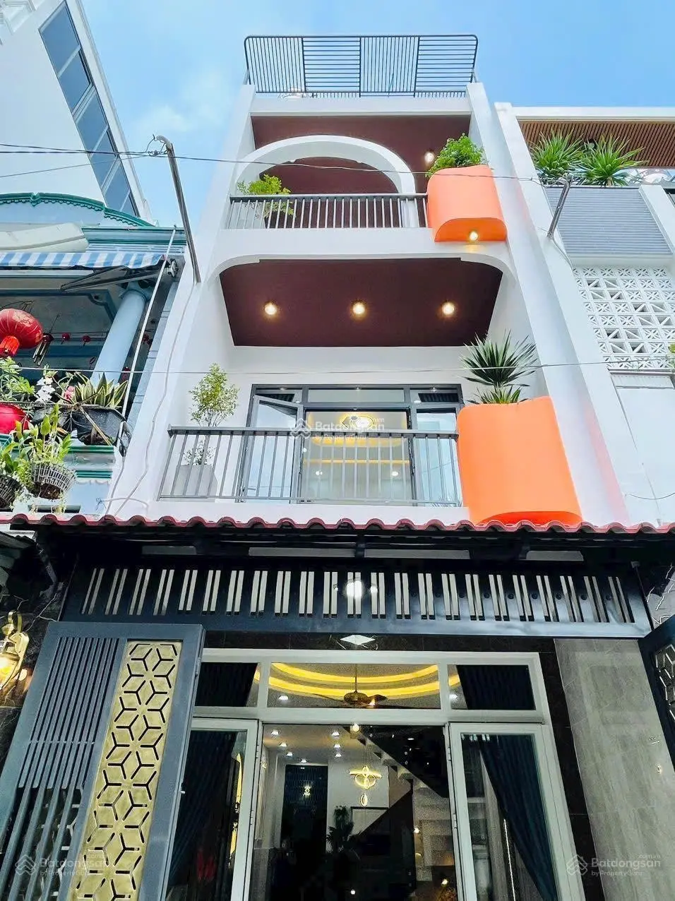 Hạ giá !! Bán gấp nhà 60m2, giá 1 tỷ 850 triệu Nguyễn Văn Quá vào 100m, Quận 12 hẻm xe hơi 6m, SHR
