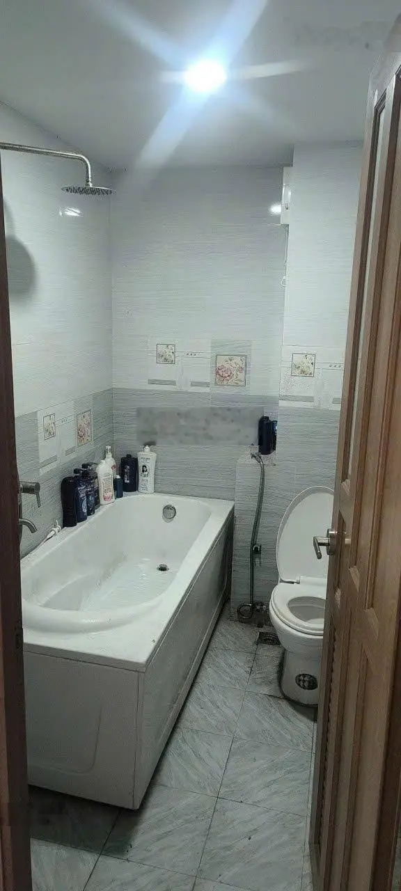 Chính chủ kẹt tiền cần bán gấp căn nhà q10 nội thành gần trung tâm thành phố, giá siêu hời