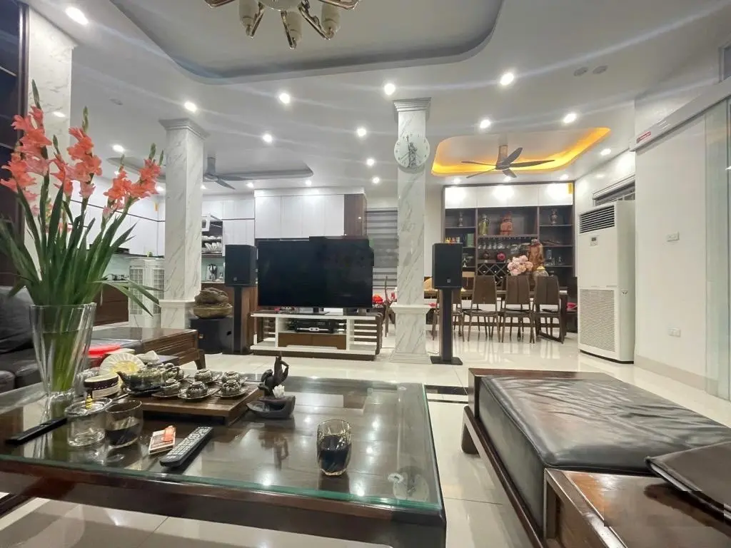 Đẹp nhất phân khúc 12 tỷ - hoàng sâm, cầu giấy - oto - lô góc hai thoáng - nội thất đẹp ở ngay