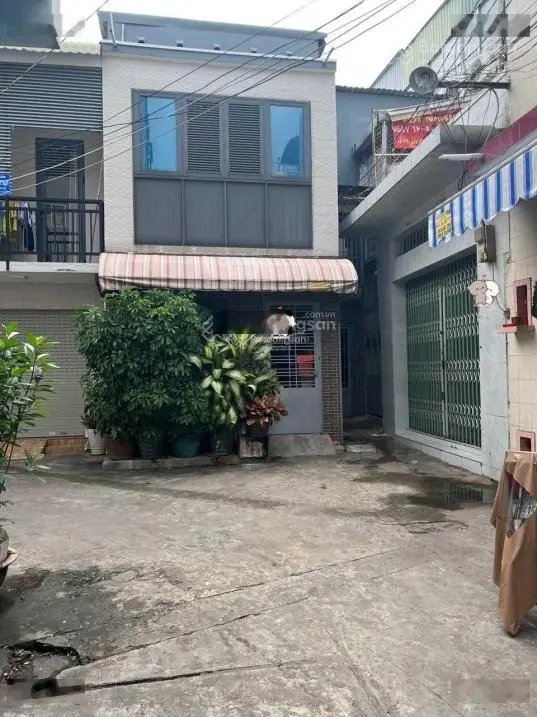 Bán gấp nhà HXH Hùng Vương Q10. KC: Trệt, lầu. DT 3.5 x 12m. HĐT: 12tr/tháng. Giá 7.2 tỷ TL!