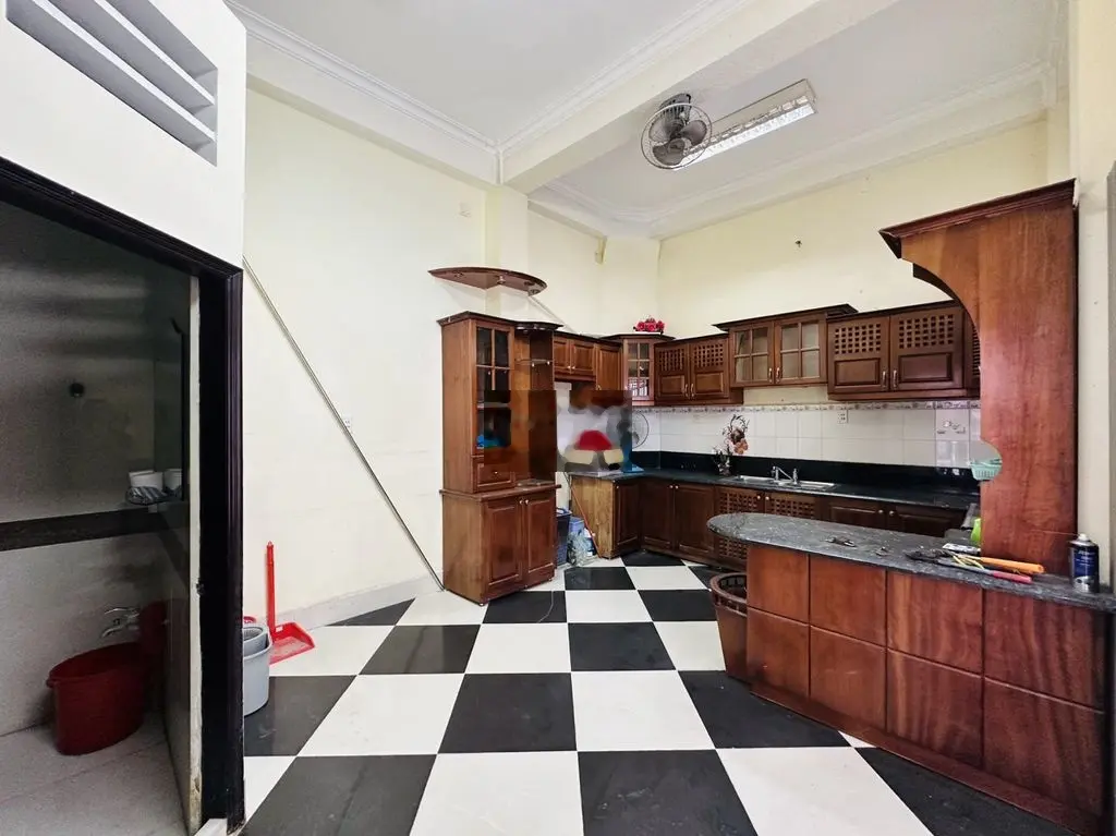 Nhà ngay gốc 2 mặt tiền gần Cầu Lộ