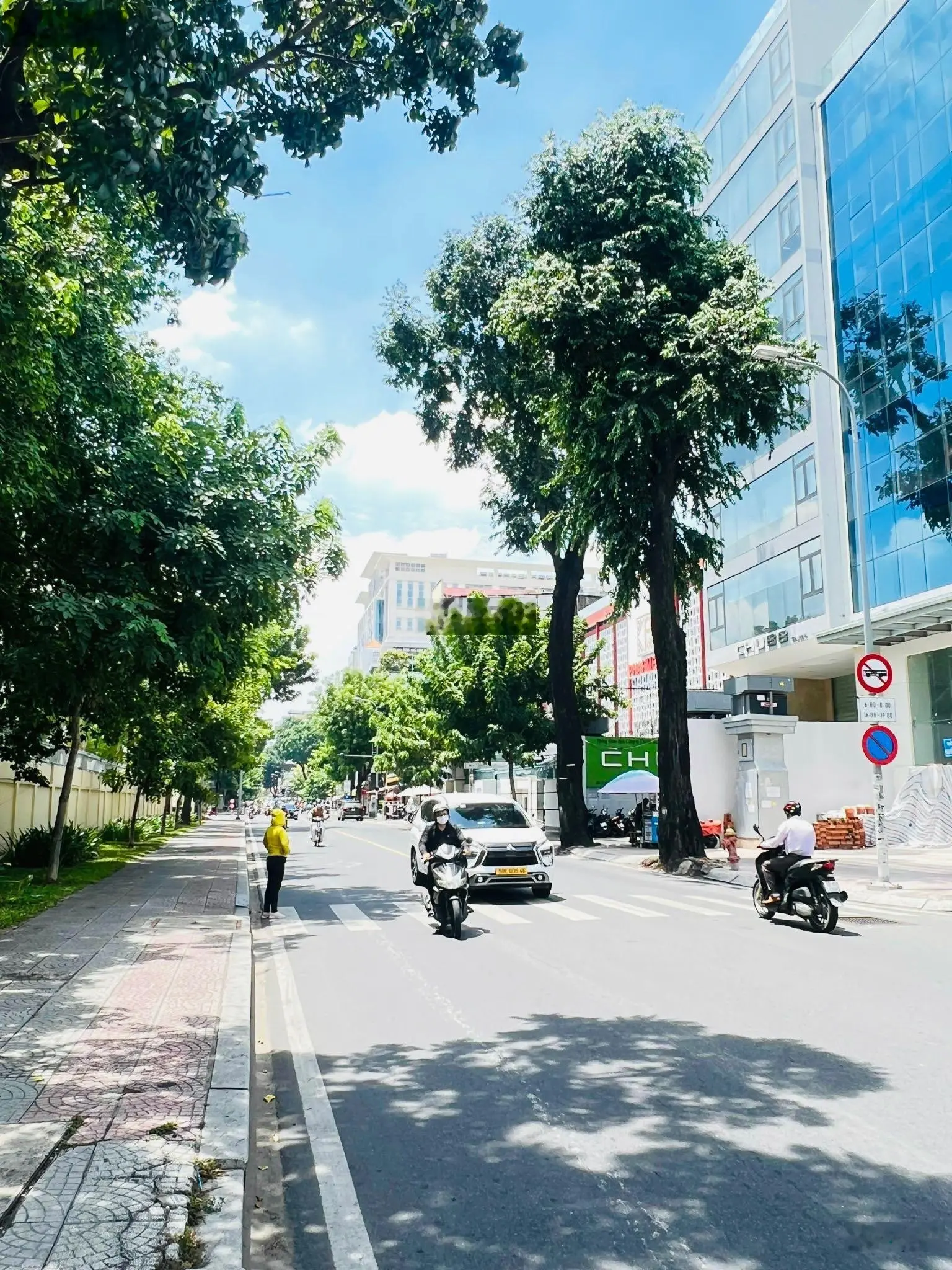 Bán nhà góc 2MT phường 17, giáp Quận 1, không vạt góc. DT 6,2x23m. KC: 5 tầng, chỉ còn 28,5 tỷ