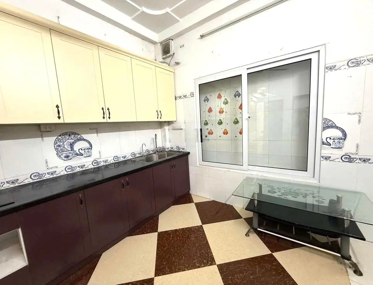 Bán nhà ngõ 105 doãn kế thiện cầu giấy 50m2 5 tầng mt 3.7 m gần phố - ô tô cách 30m 2 mặt thoáng.