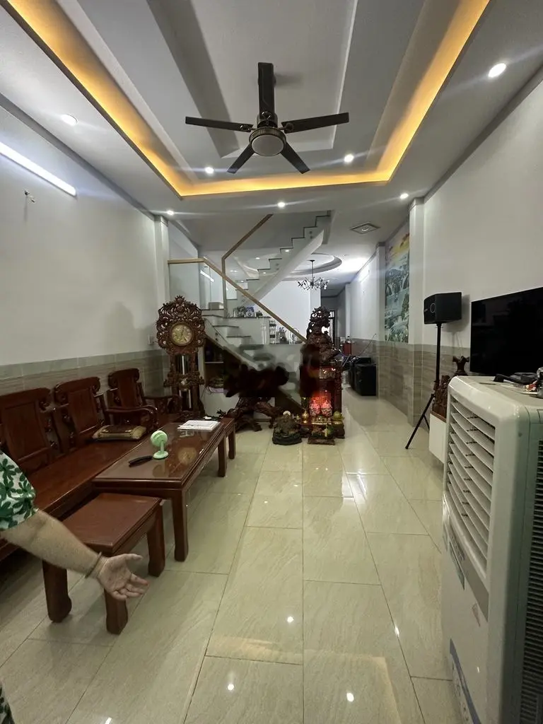 Chủ hạ giá từ 2 tỷ850 xuống còn 2 tỷ550 bán căn nhà sổ riêng thổ cư