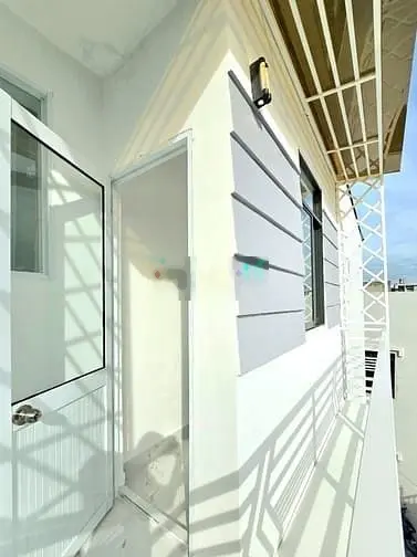 Nhà đẹp 2 lầu có sổ hồng, gần chợ gần quận 7