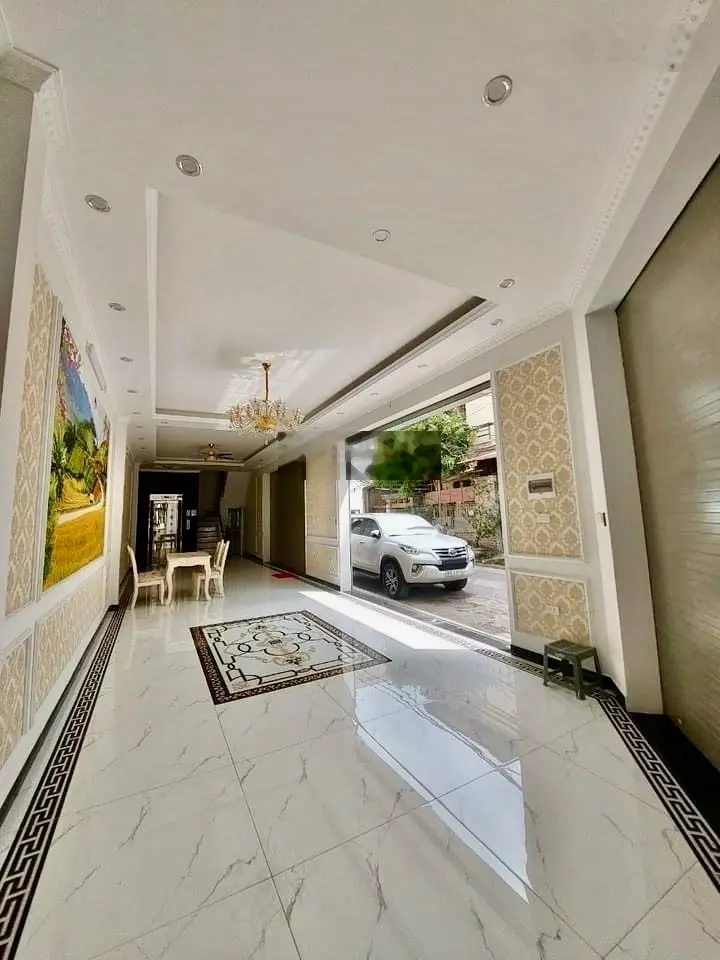 Chính chủ bán nhà đẹp phố ngô gia tự.long biên.5 tầng thang máy.full nội thất.đường thông ôtô tránh