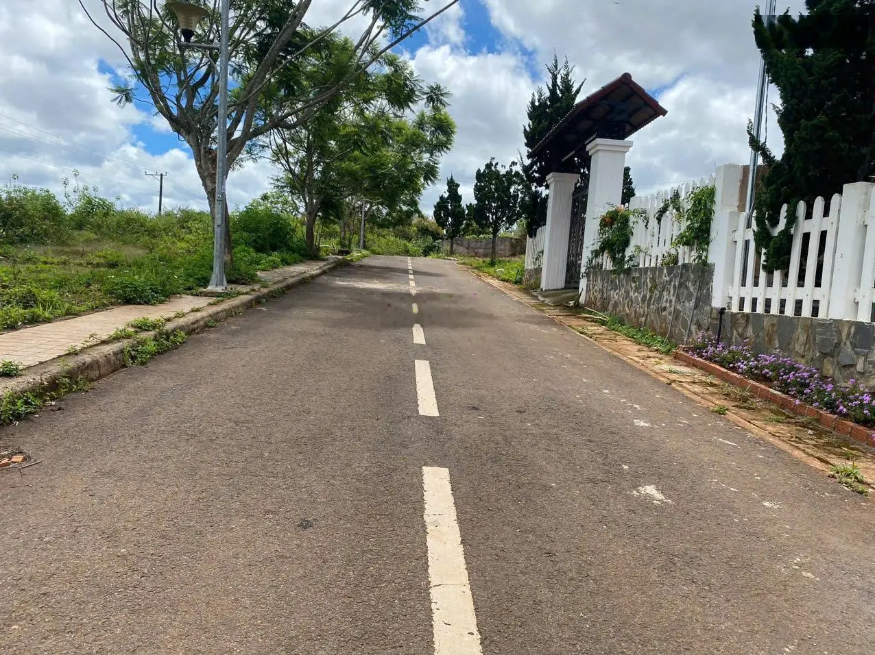 Biệt thự sân vườn DT 207m2, đường Măng Lin, view rừng thông, khu biệt thự sang trọng. Giá 6.3 tỷ