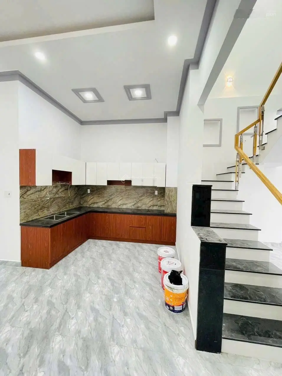 Nhà ngay trung tâm thị trấn Cần Giuộc, ngang 6m dài 15m, ô tô đậu trước sân