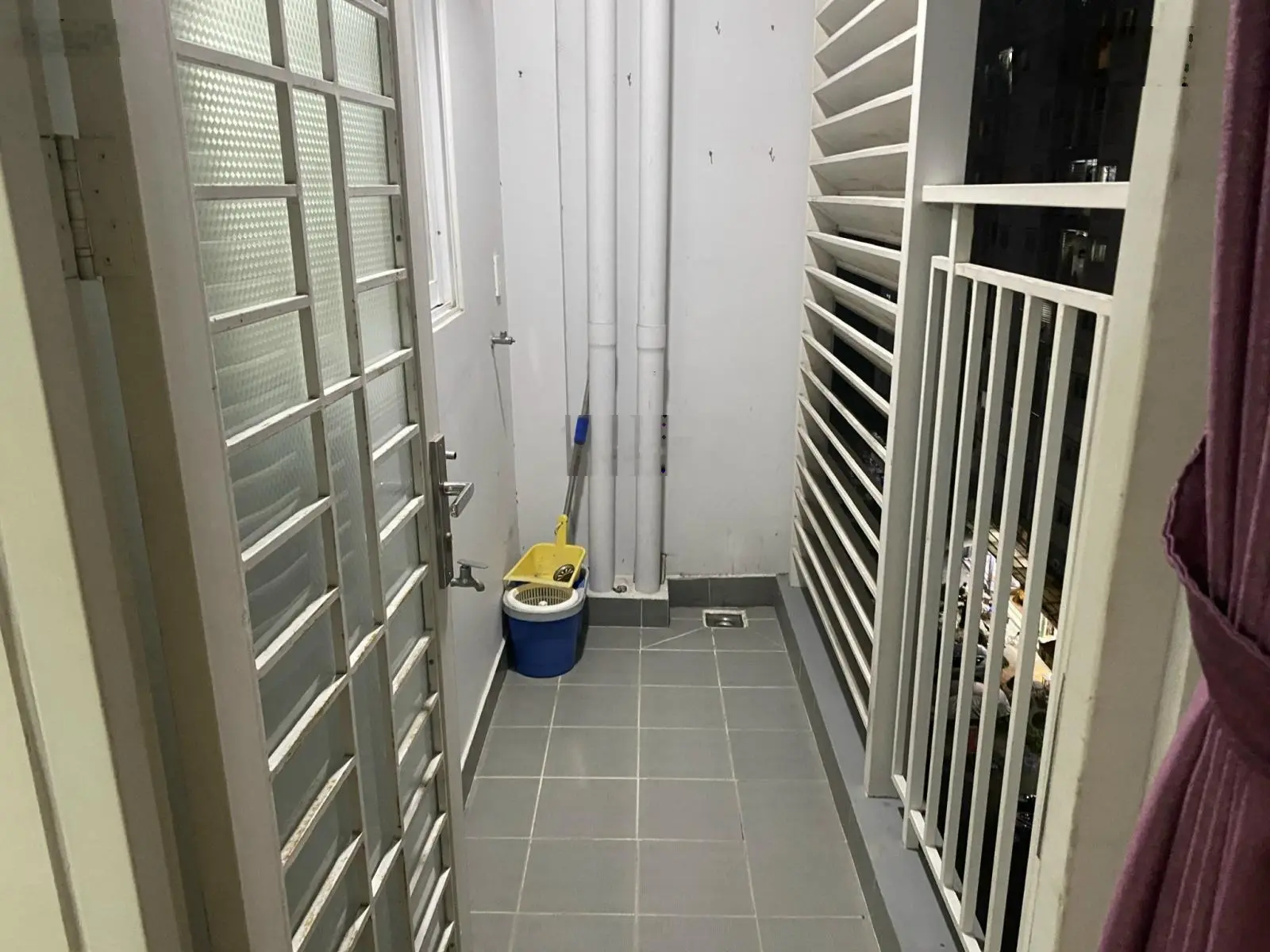 Bán nhanh CH Thương mại 40m2 (1PN + 1WC) ngay Q9 kế bên khu Lake View Q2. Lh : 0977 324 *** Thọ