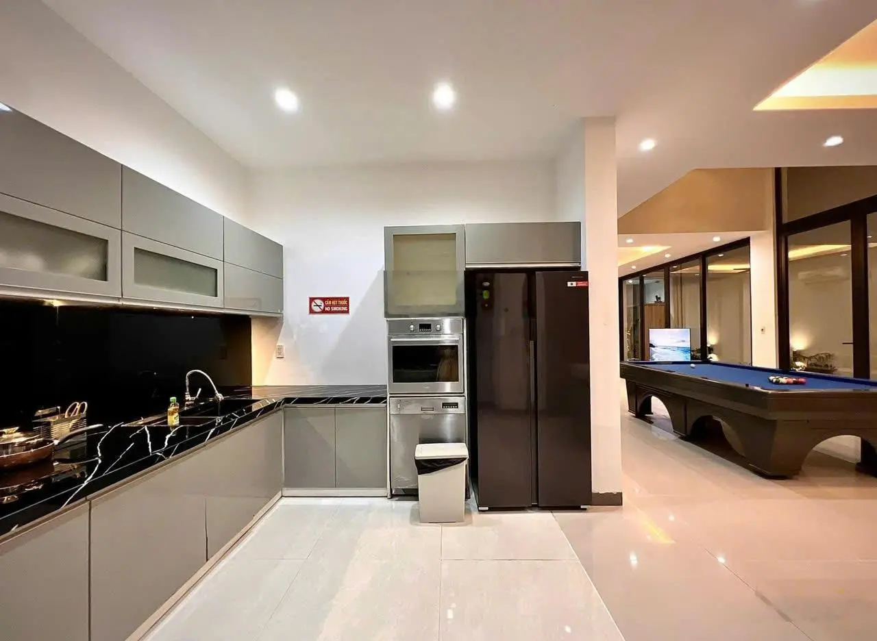 BÁN VILLA 3 TẦNG BIỂN MỸ KHÊ- DT 200M2- DÒNG TIỀN 170-180TR/THÁNG