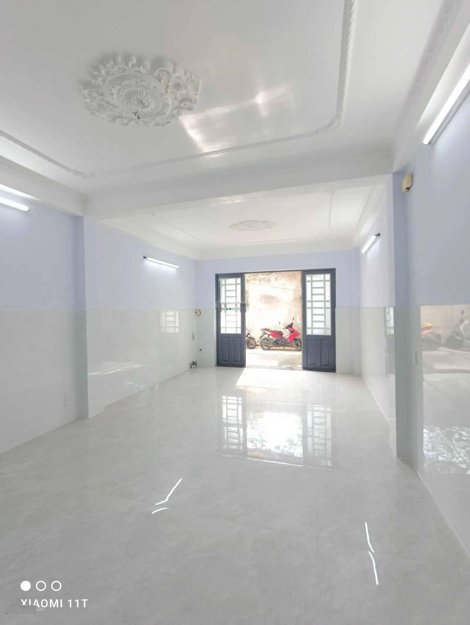 Nhà 3 tầng, hẻm xe hơi 5m vào trong nhà ngay Cân Nhơn Hòa, đối diện Vạn Phúc