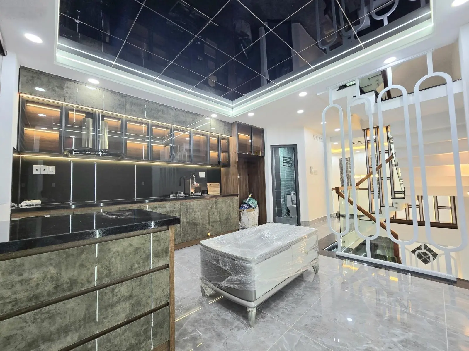 Bán nhà đường An Phú Đông 12 - 1 trệt 1 lửng 2 lầu - 4PN 5WC full nội thất - xe hơi ngủ trong nhà