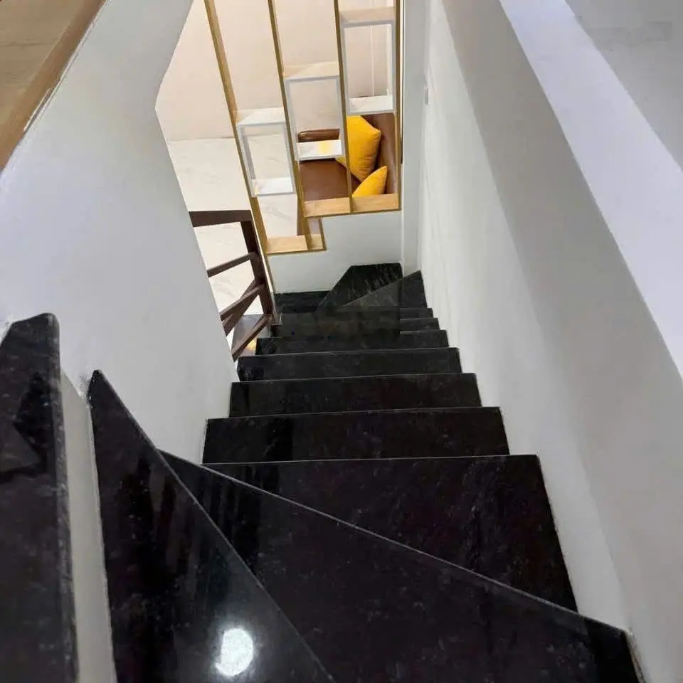 Lô góc 1.75 tỷ, DT 18m2/ 22 m2 tầng 2, nhà 3 tầng, 2 ngủ, gần hồ, ngõ 84 Kim Ngưu (Hai Bà Trưng)