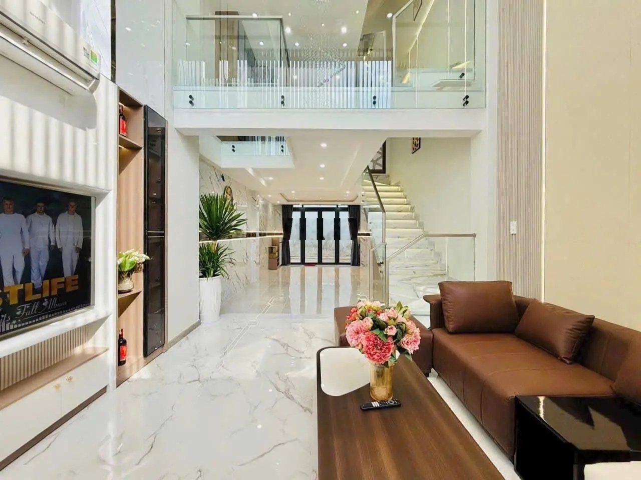 Nhà đẹp hẻm xe hơi 6m đường Nguyễn Thiện Thuật, Q3 xây 4 tầng, 42m2. Có sổ riêng
