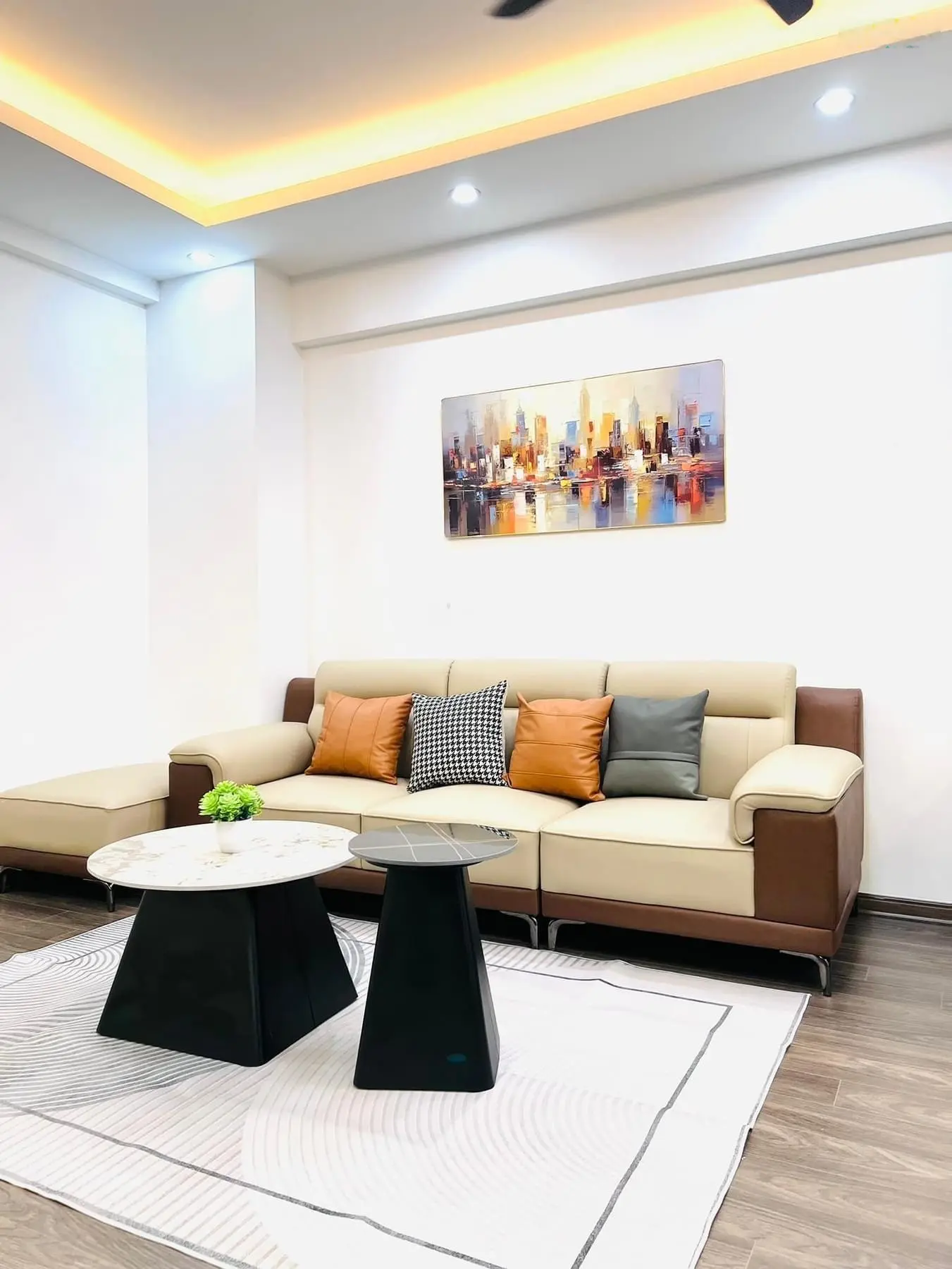 Bán gấp nhà CÁT LINH-ĐỐNG ĐA-HÀ NỘI, DT: 148m2 x 4 Tầng- MT: 7,5m / Giá : 18,5 Tỷ