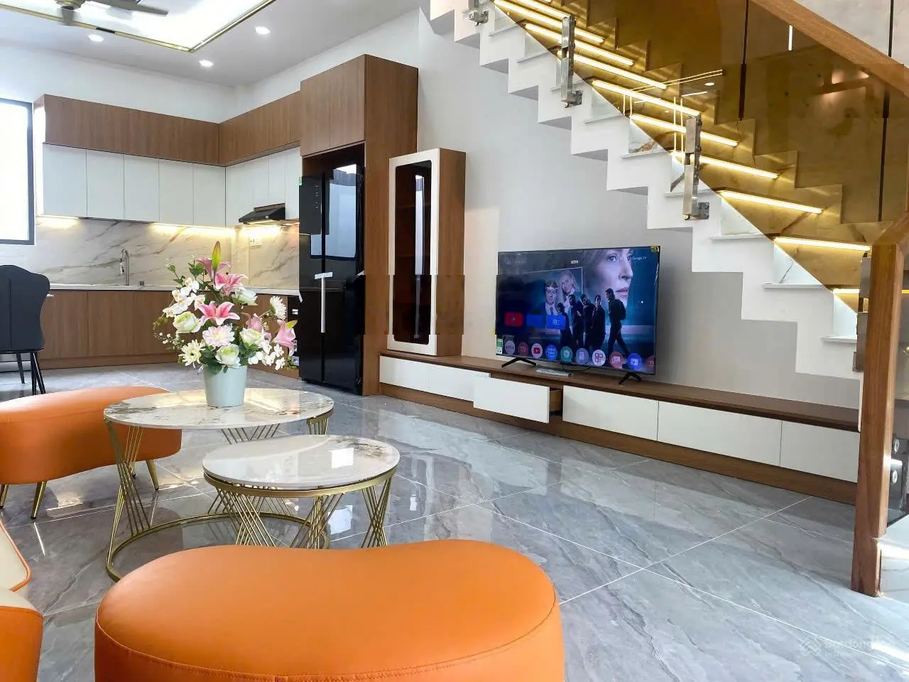 Nhà 4 tấm thiết kế hiện đại cực đẹp Full Nội Thất, P Linh Đông, Ngay đường Phạm Văn Đồng rẽ vào.