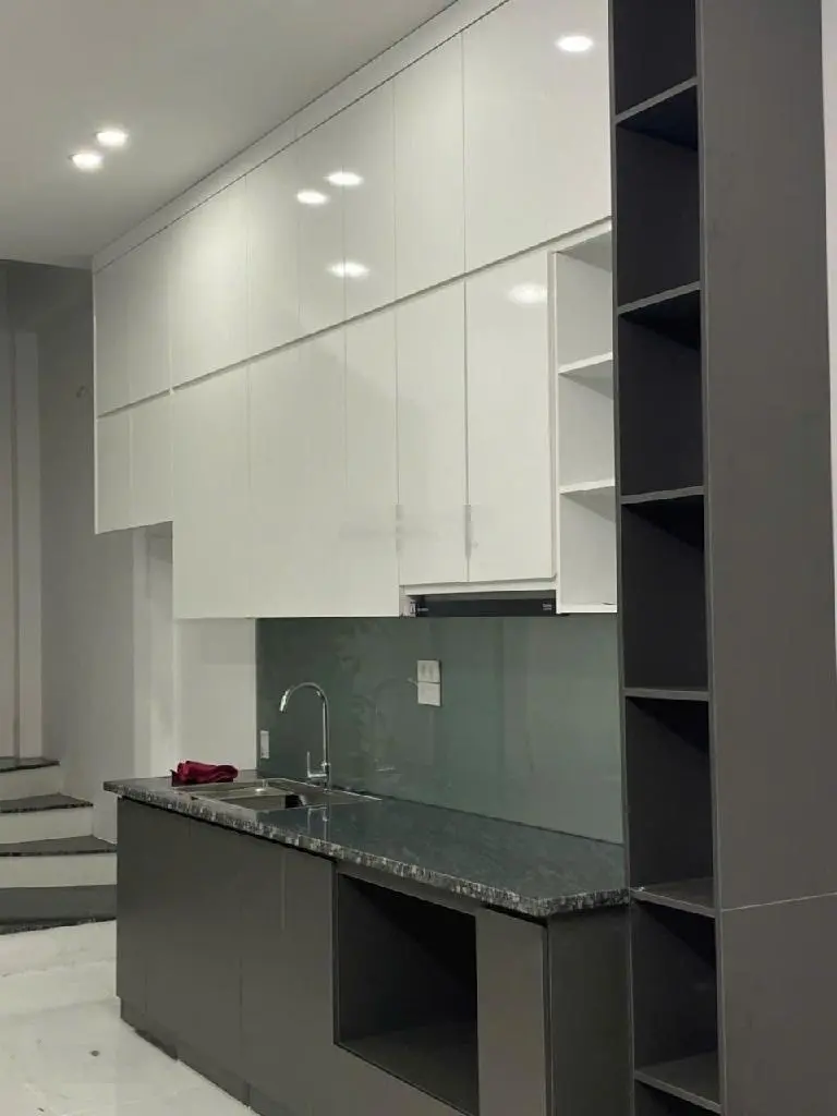 Bán nhà Lê Hồng Phong 5 tầng ô tô qua nhà ngõ thông 8,3 tỷ