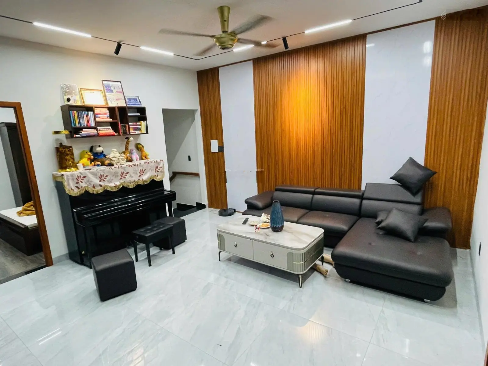 Bán nhà shophouse 3 tầng Lý Nhật Quang