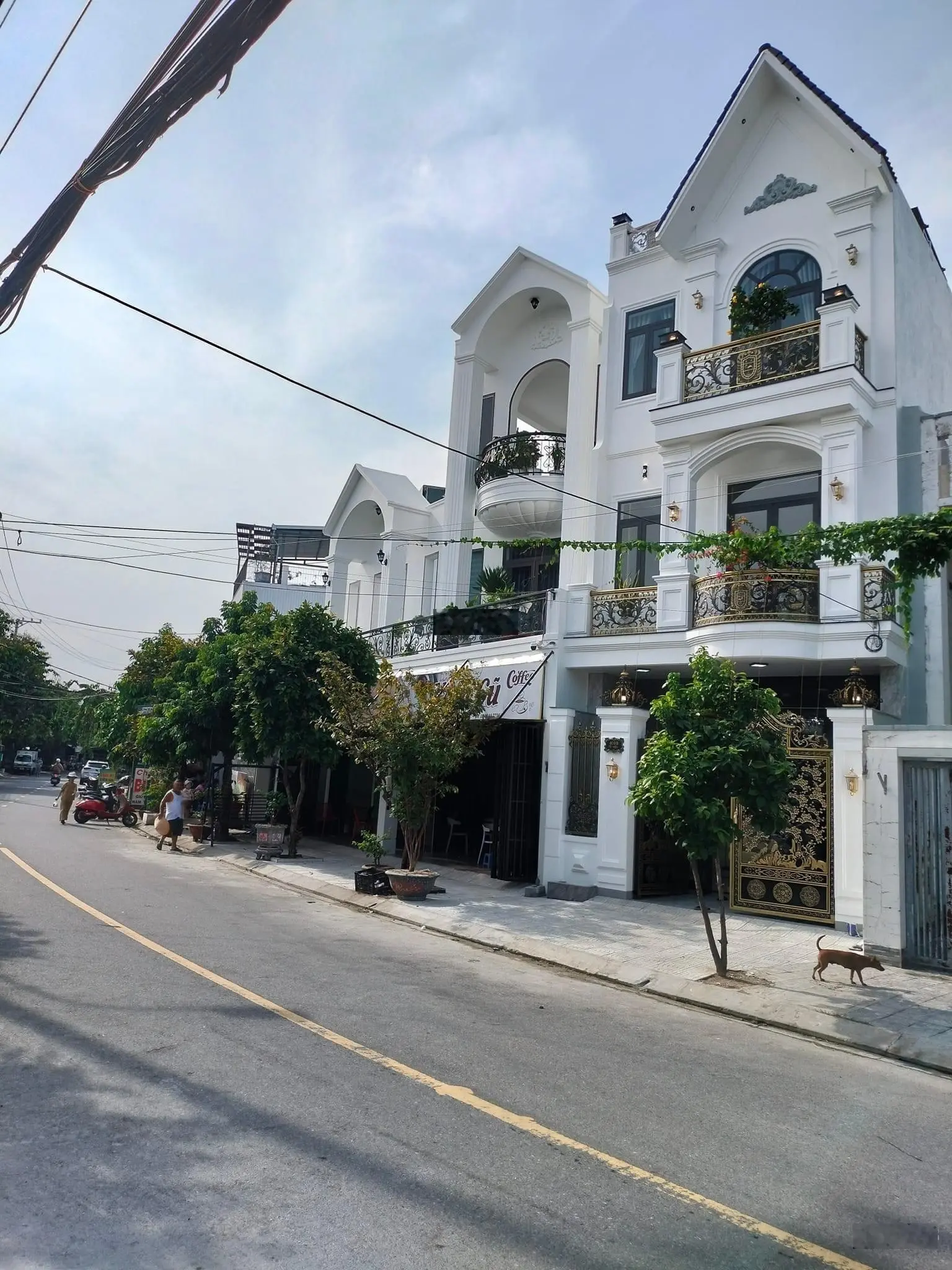 Nhà 3 Tầng Tân Cổ Điển Đà Nẵng Gần Biển Mới 100 %