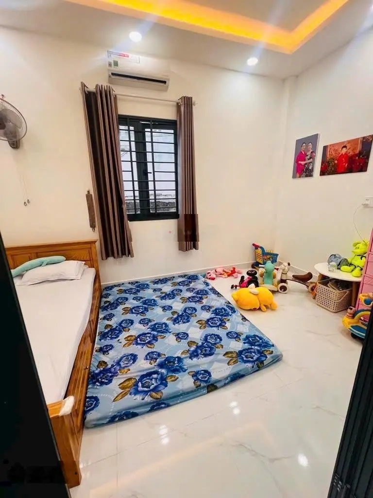 Chủ cần tiền bán gấp duong cát lợi xe hơi 2 tang gia 4 ty nhỉnh