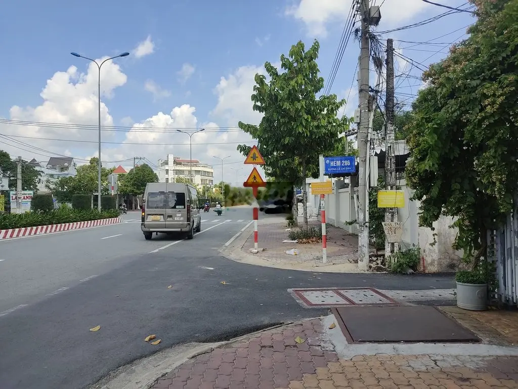 Bán nhà lầu 3p ngủ,... đang dần hoàn thiện. Kế bên KDL Đại Nam