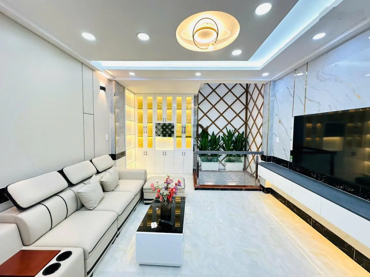 Nhà phố 4m x 15m.Xây 1 lửng 2 lầu full nội thất hẻm 8m gần mặt tiền đường Lâm Thị Hố