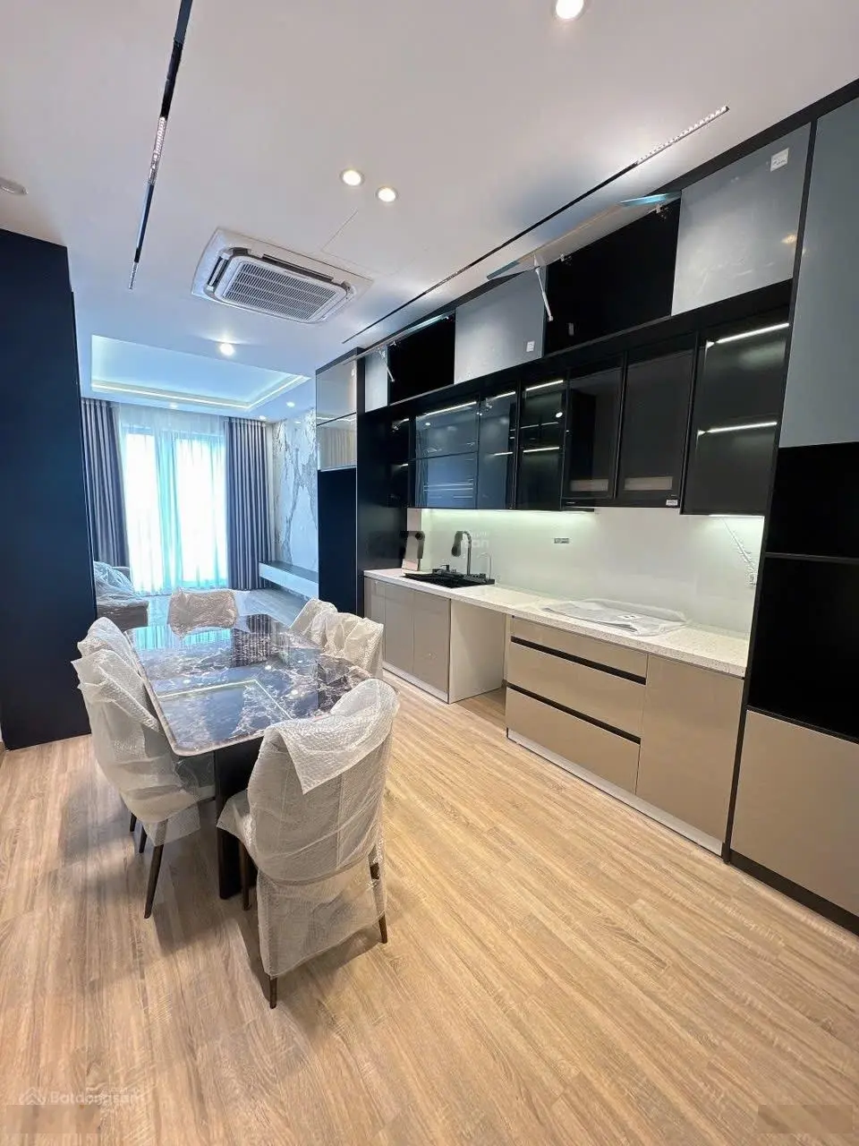 Bán nhà mặt phố 50m2, giá ưu đãi 14,8 tỷ tại Tư Đình, Long Biên, Hà Nội