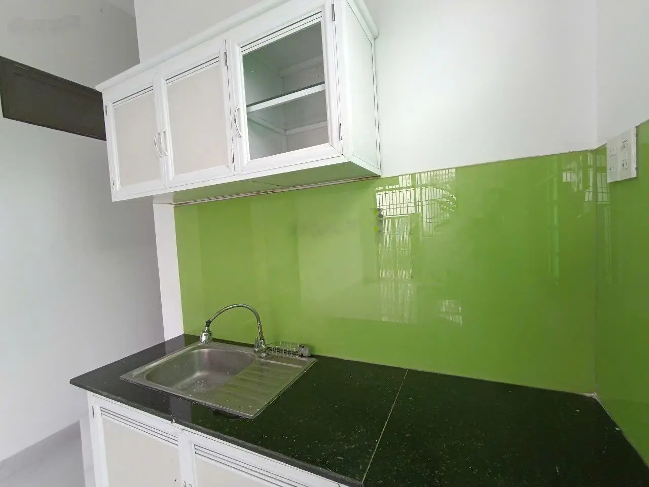 Cần bán nhà mới xã Diên An hẻm đường Thông Tin, căn góc đường oto, sổ full thổ cư